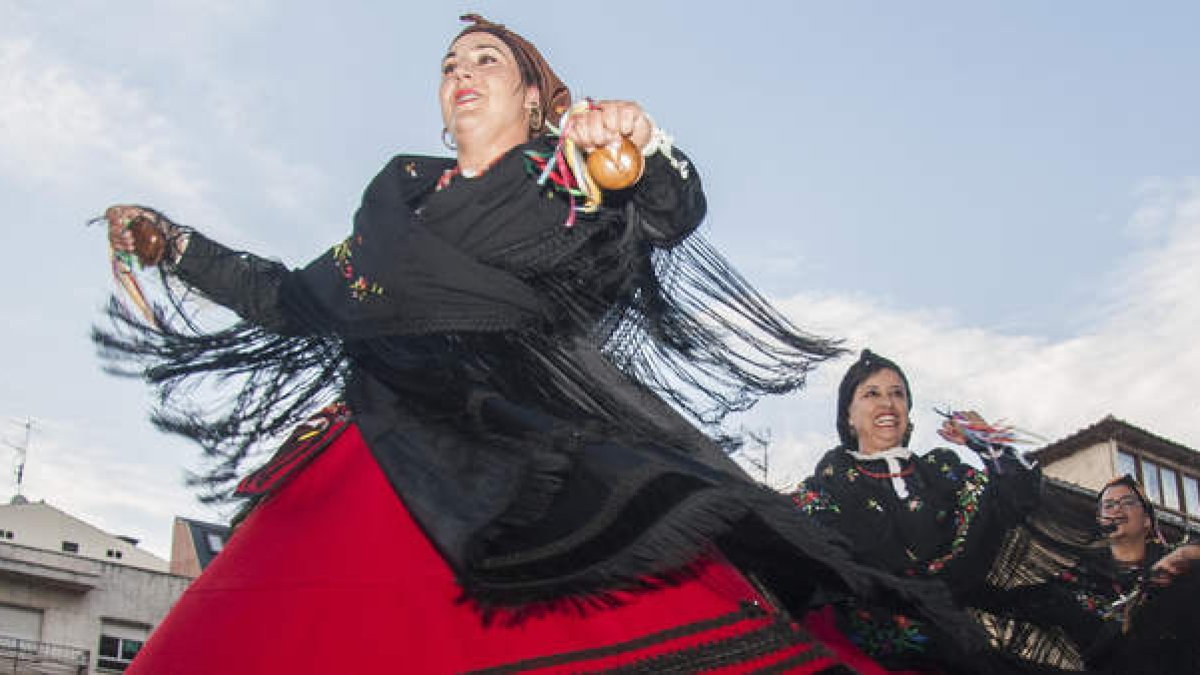 Los bailes regionales llenarán de animación la plaza Mayor el 15 de agosto, como una de sus citas más tradicionales.