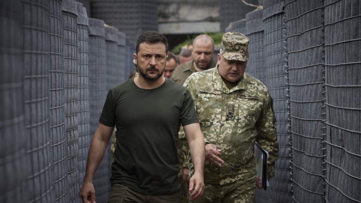 El presidente ucraniano, Volodimir Zelenski, de visita en Volyn .  EFE/EPA/PRESIDENTIAL PRESS SERVICE HANDOUT