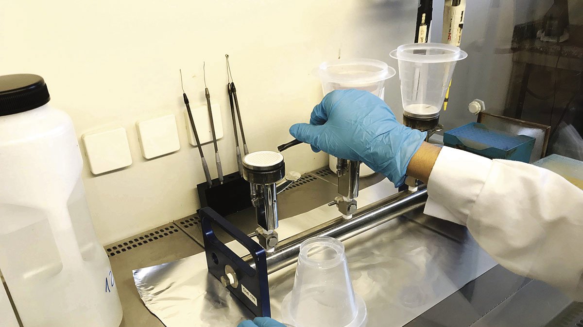 Un laboratorio acreditado para hacer mediciones de legionelosis.