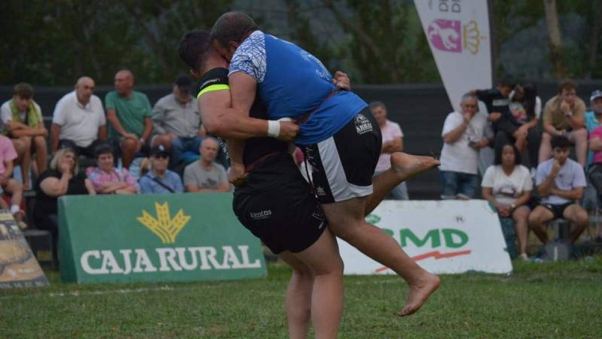 Pedro Alvarado y Jesús Quiñones durante su combate.  JESÚS QUIÑONES
