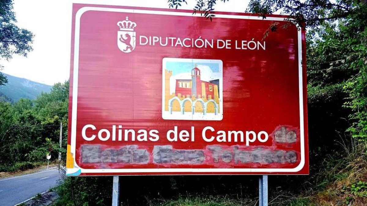 Imagen del cartel emborronado remitida por un vecino de Colinas del Campo de Martín Moro Toledano. DL