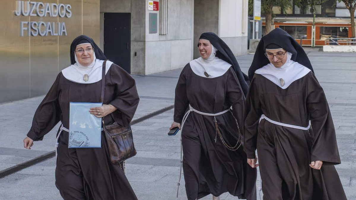 Tres de las exclarisas de Belorado.
