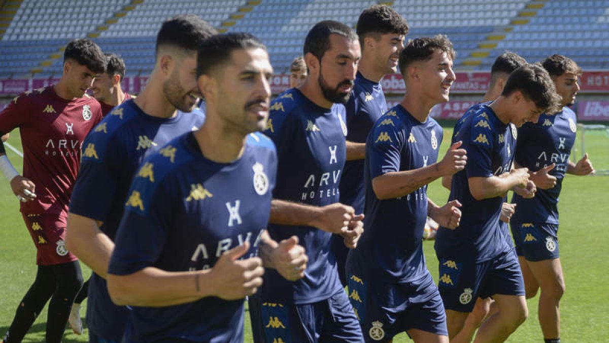 La plantilla de la Cultural todavía podría reforzarse ante del arranque de la Liga. MARÍA FUENTES