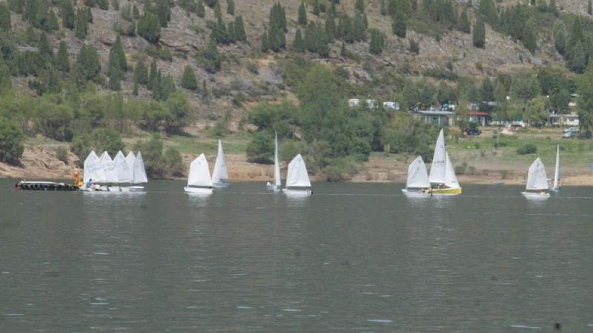 El embalse de Los Barrios de Luna volverá a acoger un campeonato de nivel. DL