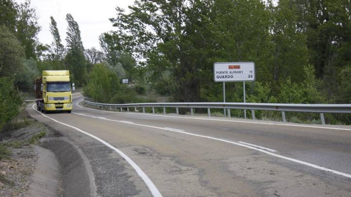 Una carretera autonómica de la provincia en una imagen de archivo.