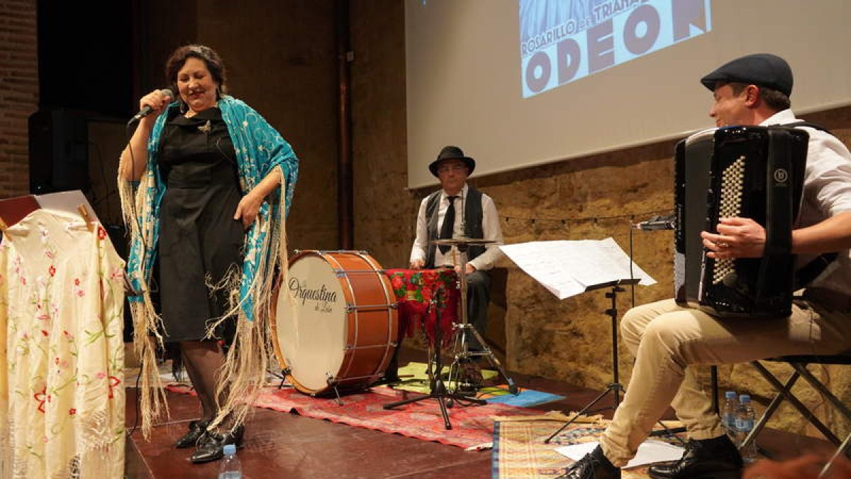 La Orquestina, durante una actuación en León en el Palacio del Conde Luna. J. NOTARIO