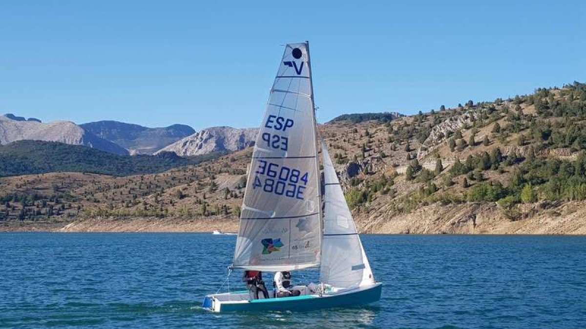Los Barrios de Luna protagonizará este viernes el inicio de la Copa de España de Vela.  DL