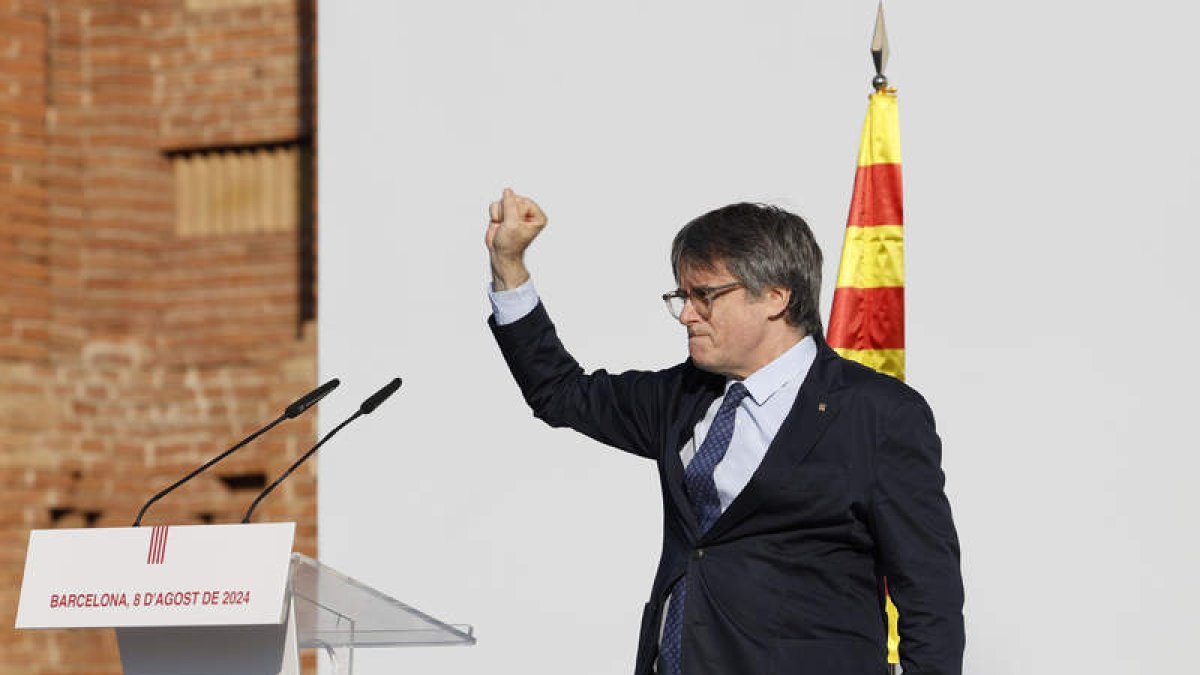 El expresidente catalán Carles Puigdemont, en el acto de su fugaz vuelta a España. ALBERTO ESTEVEZ