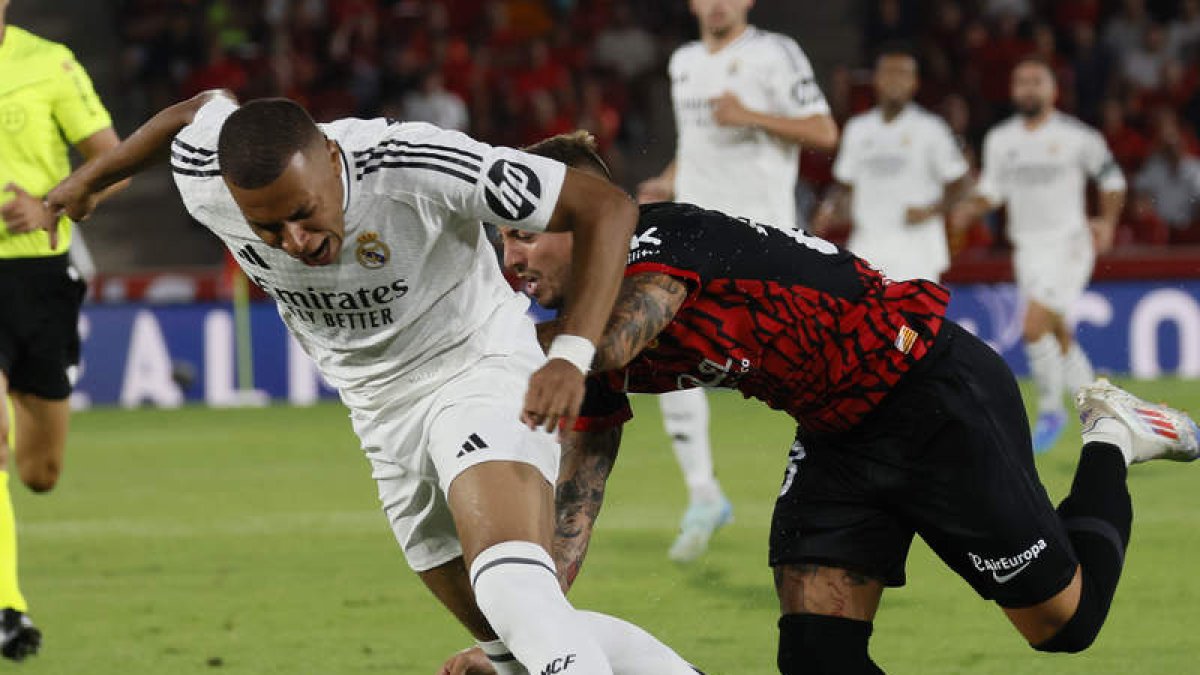 Mbappé gozó de buenas ocasiones de gol, pero no fue capaz de marcar en su primer partido de esta Liga. CATI CLADERA