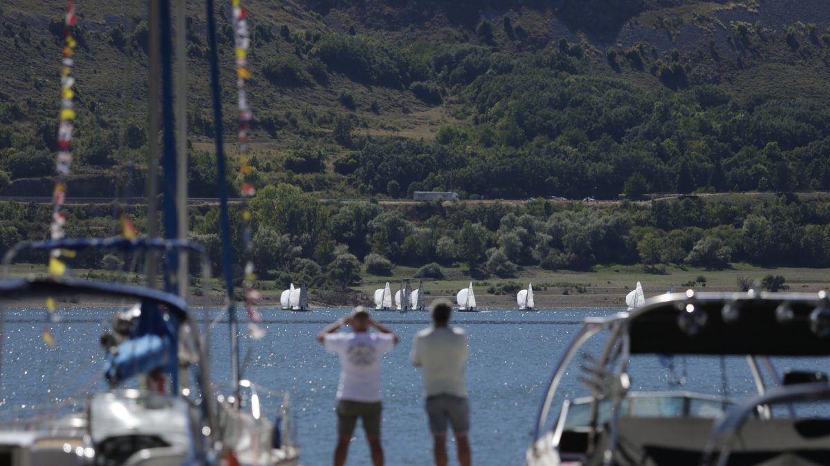 La copa de España de vela, el pasado viernes en el embalse de Los Barrios de Luna.