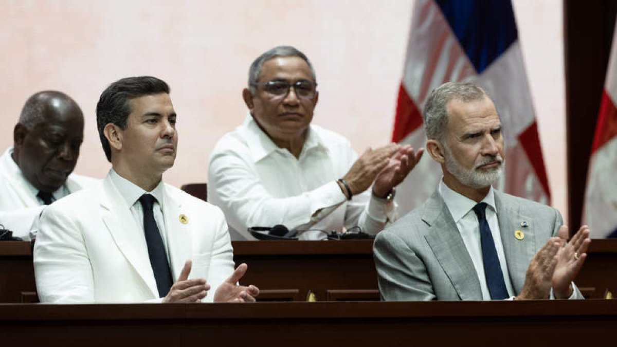 El rey Felipe en la toma de posesión del primer ministro de Santo Domingo. ORLANDO BARRÍA