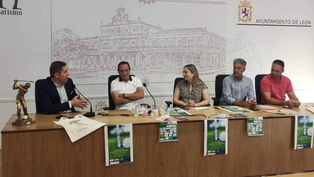 Foto de archivo de la presentación del torneo de Golf de Aspace.