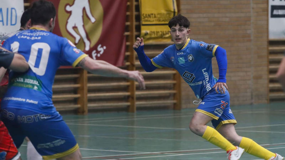 Moyano seguirá en el Villaquilambre una temporada más. MARÍA FUENTES