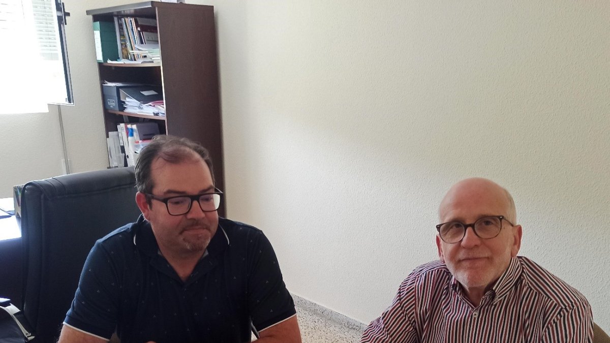 Los dos firmantes del convenio de los productos de calidad en Arganza