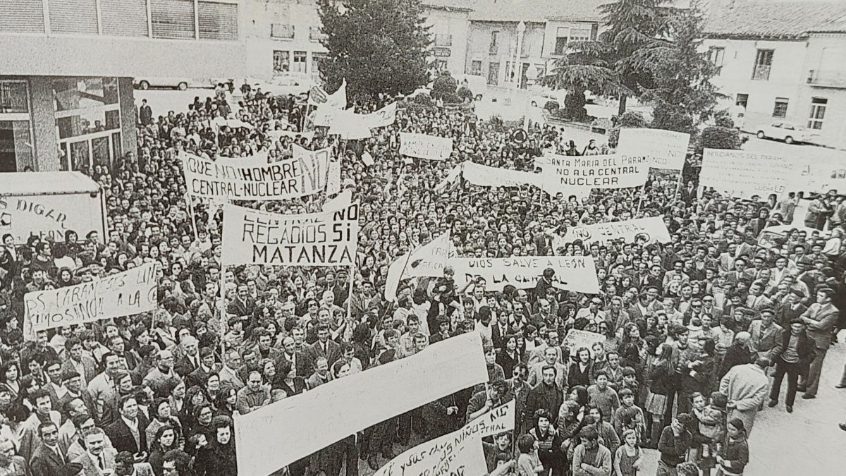 El 15 de mayo de 1975, coincidiendo con la festividad de San Isidro, se llevó a cabo una manifestación histórica en Valencia de Don Juan contra la construcción de una planta nuclear en la región