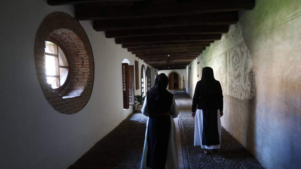 La vida monacal se nutre de nuevas incorporaciones procentes del extranjero. DL