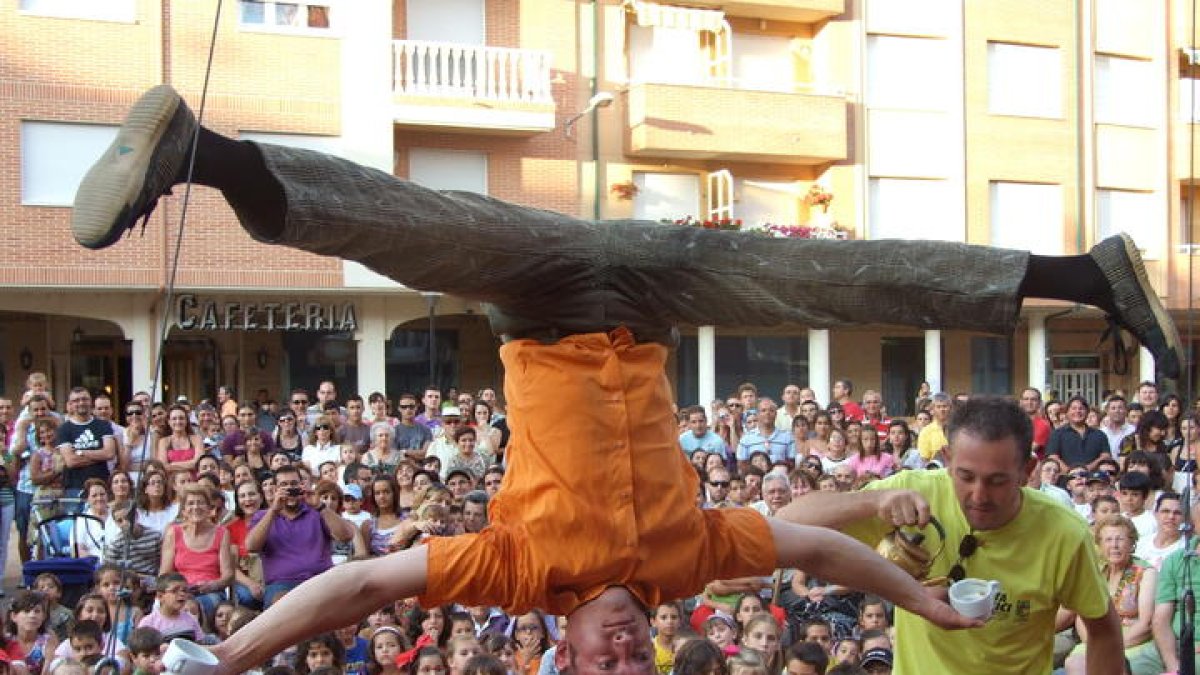 El circo vuelve a las calles de La Bañeza.