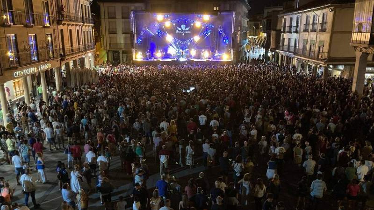 Un momento de la velada en Astorga. DL