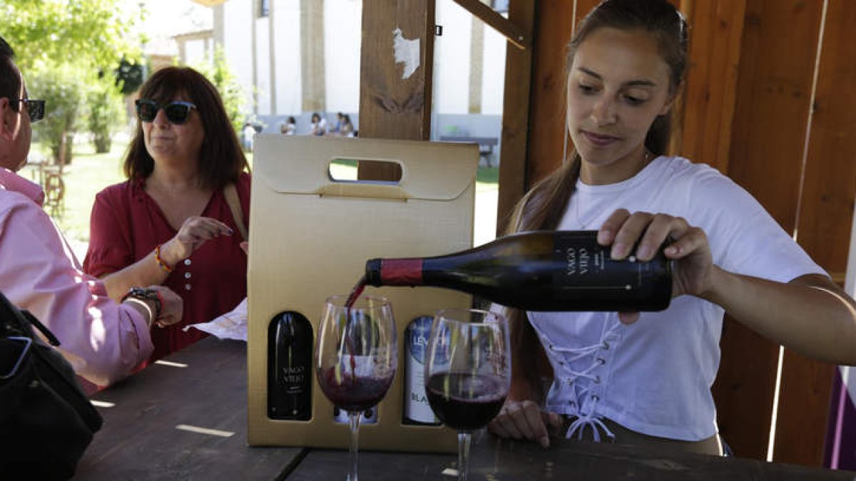 Ocho bodegas participarán este año en la feria con sus mejores propuestas.  FERNANDO OTERO