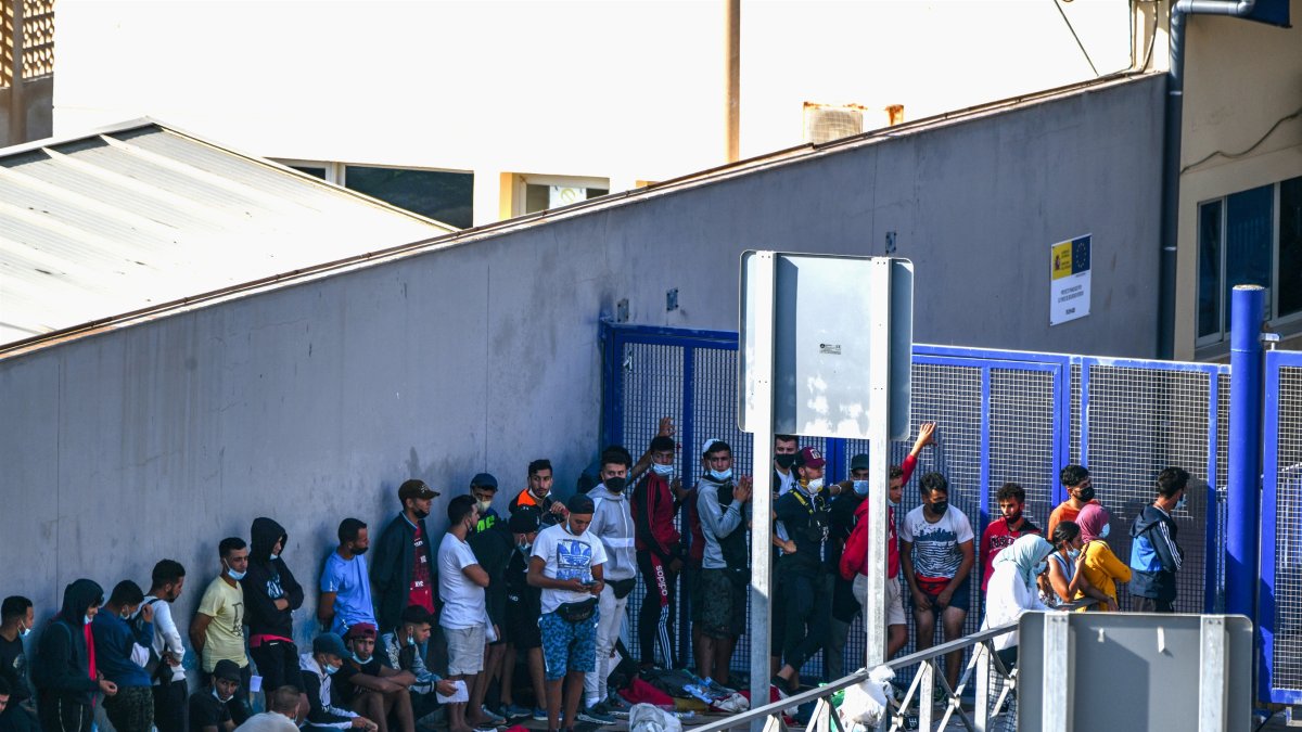 La frontera de Ceuta está recibiendo grandes grupos de migrantes durante las últiomas semanas. DL