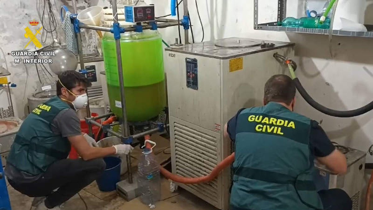 Actuación en un laboratorio de drogas de Valencia de Don Juan.  DL