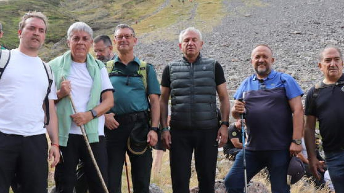 Gavilanes, Diego, Guierrez, Sen, Couriel y Pellitero a su llegada andando a la Polinosa.