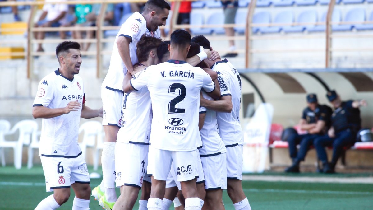 La Cultural celebra la victoria en el primer partido de Liga ante el CD Lugo.
