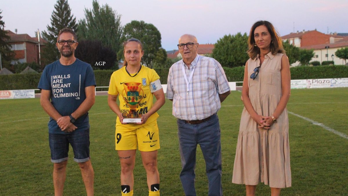 La Bovedana gana el torneo de fútbol femenino de Santa María del Páramo.