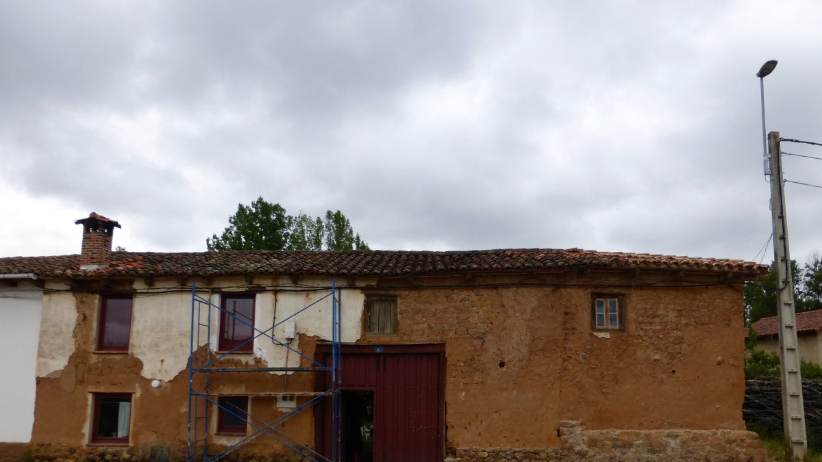 Fachada anterior a la reparación.