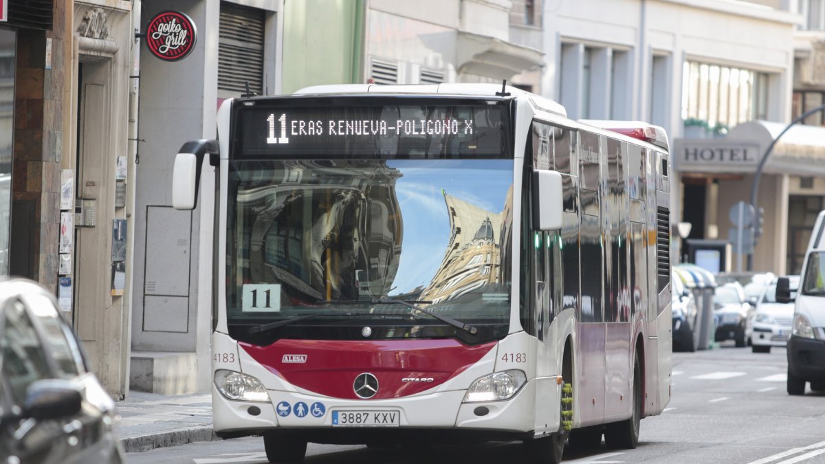 Estado de alarma en León por el Coronavirus. En la imagen, servicios mínimos de transporte urbano