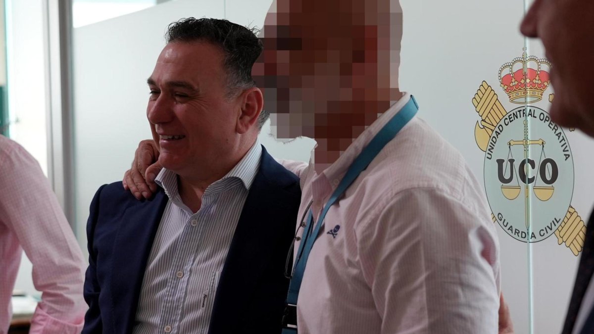 Imagen del empresario gallego Abel Diéguez en su reciente visita a las instalaciones de la UCO en Madrid. IMAGEN CEDIDA POR LA GUARDIA CIVIL. SOLO USO EDITORIAL.