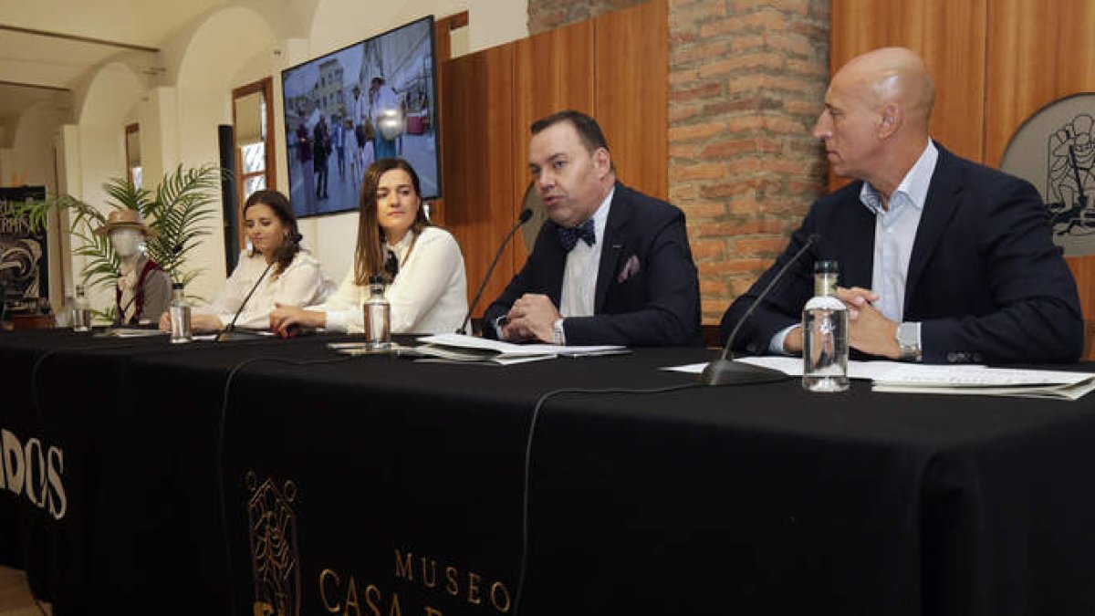 Imagen tomada durante la presentación de la III Feria Modernista. FERNANDO OTERO PERANDONES