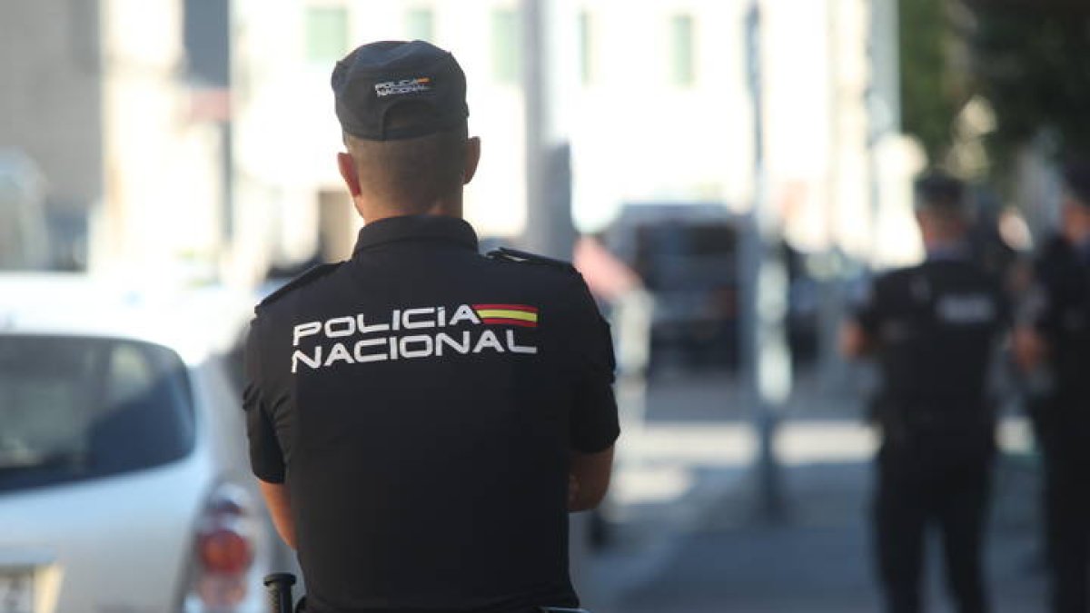 Un agente de la Policía Nacional.