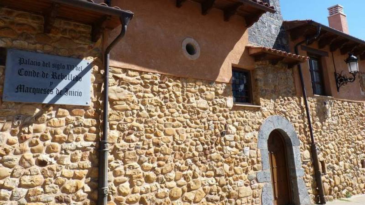 Palacio Conde de Rebolledo, epicentro de la feria.  DL