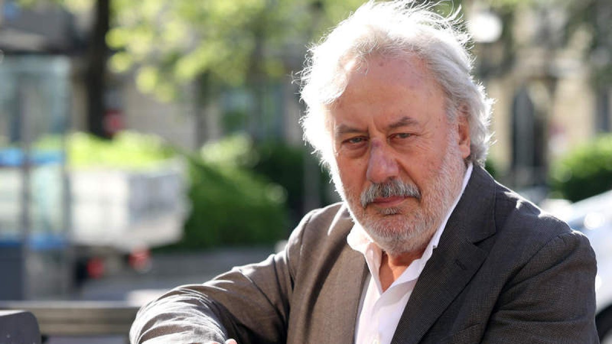 Julio Llamazares, en una imagen reciente.  BENITO ORDÓÑEZ