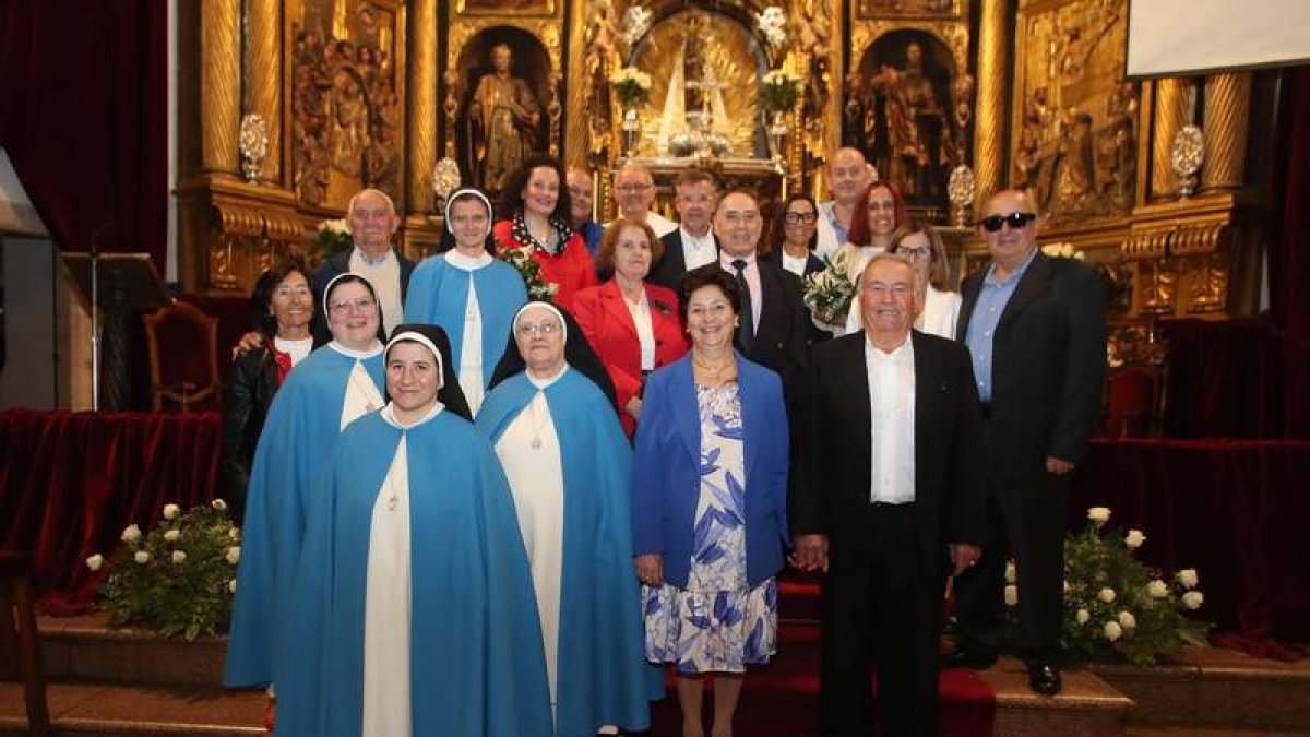Foto de las familias que acudieron ayer a la Novena en la basílica. DE LA MATA