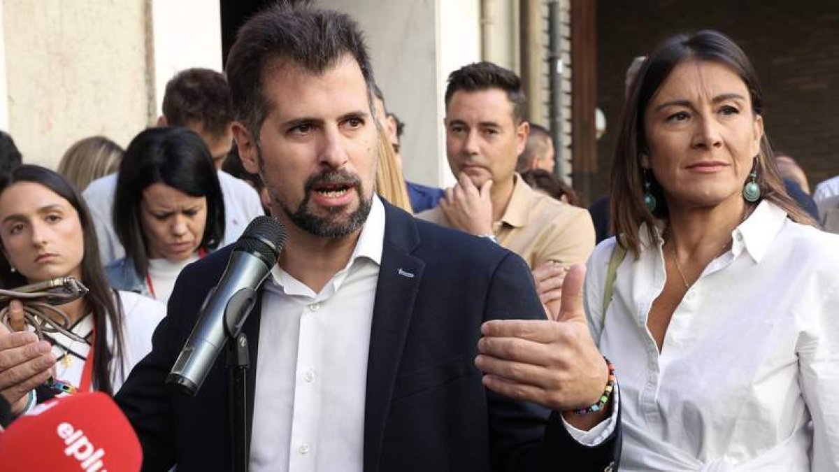 Tudanca ayer, a su llegada al Comité Federal del PSOE. JUAN LÁZARO
