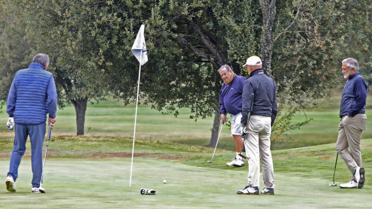 Un momento de la jornada de ayer del Trofeo Diario de León previa a l Pro-Am de este domingo  RAMIRO