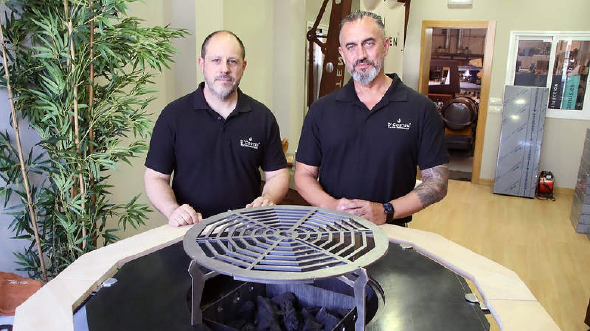David Fernández y Juan Manuel García, de la empresa leonesa D’Corten.  ICAL