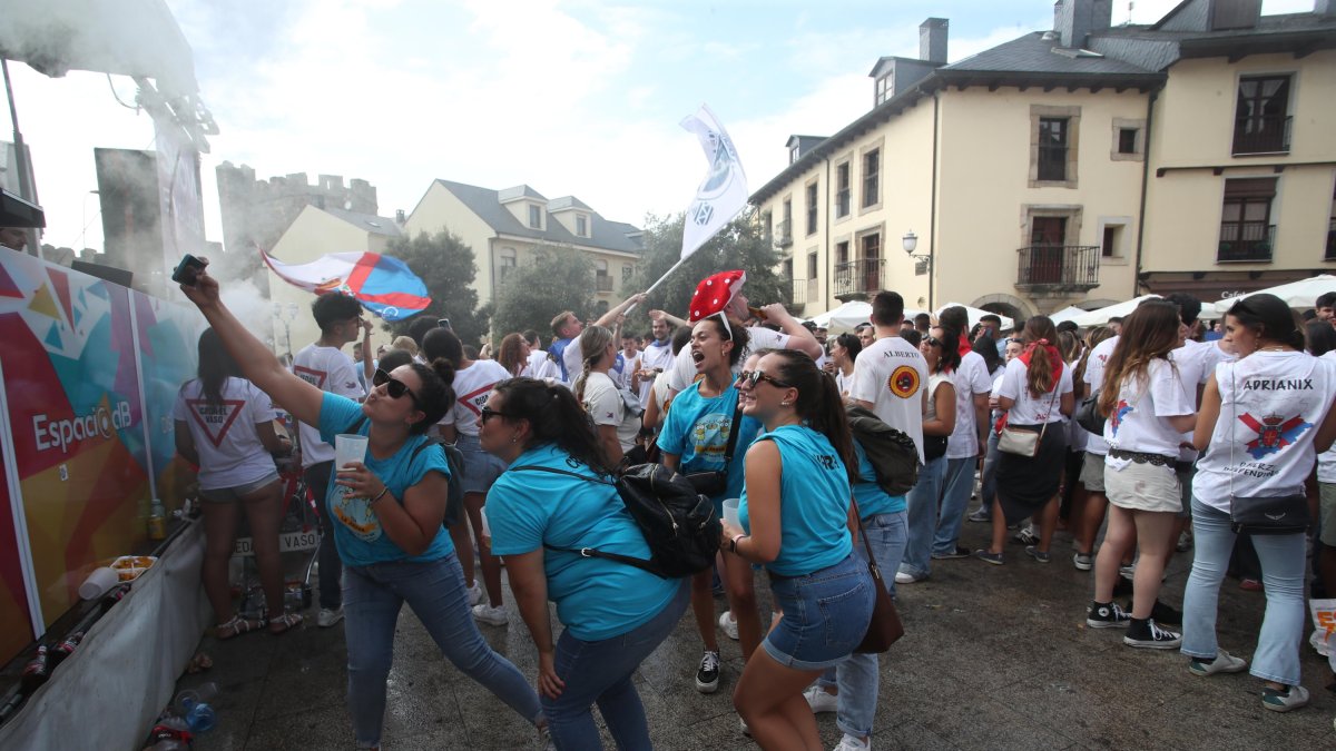 Fiesta de las peñas, en el inicio de la Encina, que fue una de las grandes novedades del programa