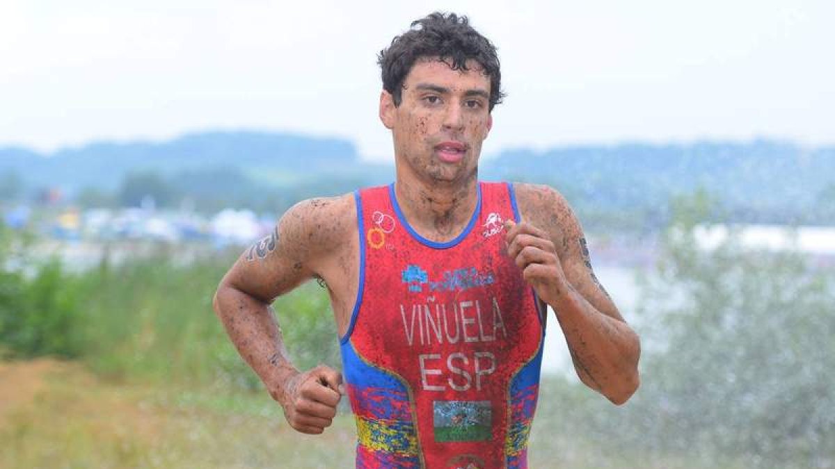 Viñuela logró en el Triatlón de Karlovy Vary la tercera posición. DL