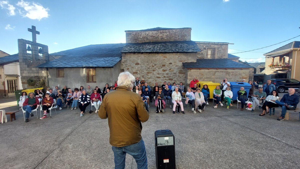 Julio Llamazares, en su visita.