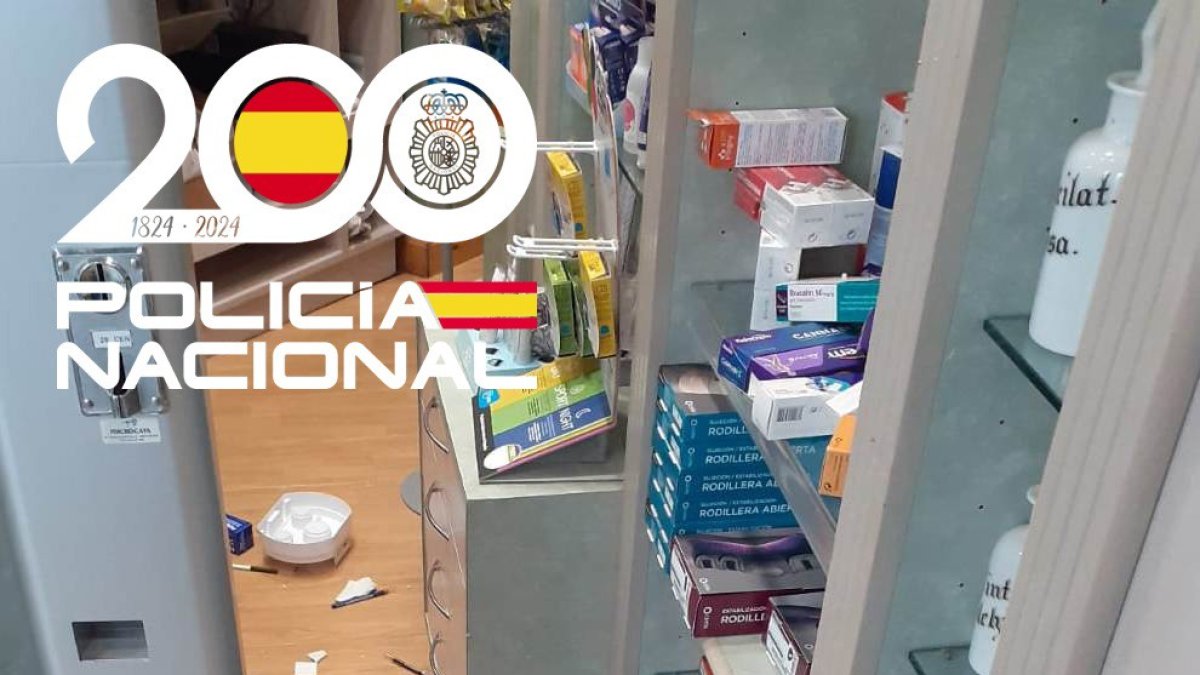 Estado en el que quedó la farmacia asaltada por el detenido.