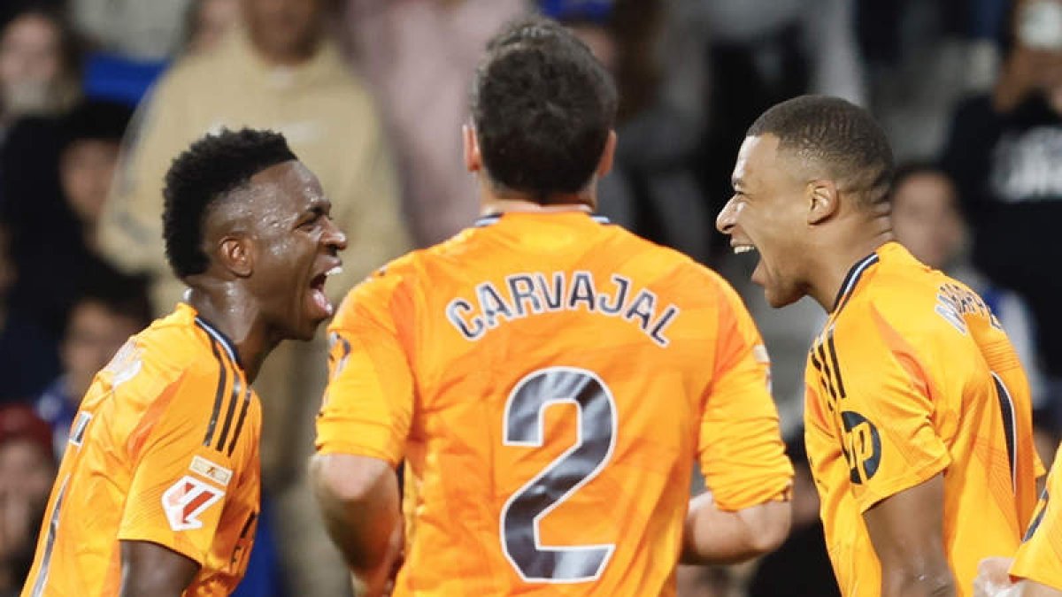 Vinicius y Mbappé anotaron los dos goles de penalti que le dieron el triunfo al Real Madrid. COLMENERO