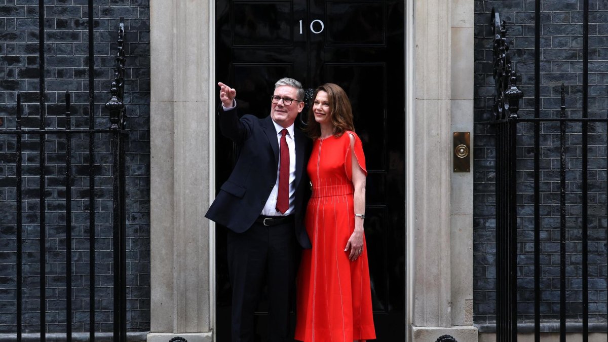 Imagen del primer ministro británico, Keir Starmer (izq.), y su esposa, Victoria Starmer.
FE/EPA/ANDY LLUVIA
