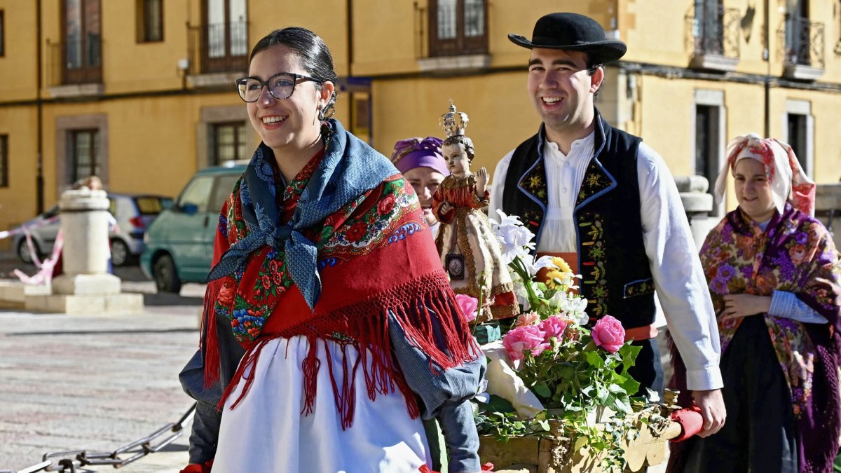 León celebra el Día de Exaltación de la Indumentaria Tradicional
