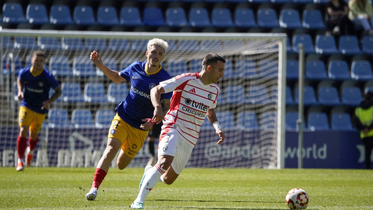Un momento del partido entre el Andorra y la Ponferradina.