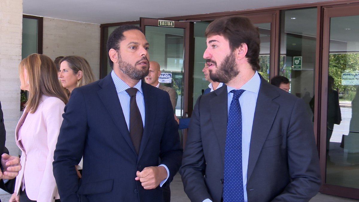 Juan García Gallardo con el secretario general del partido