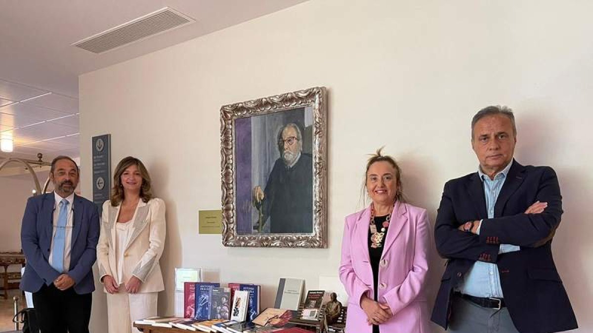 Representantes del parador y de la fundación en Villafranca.  DL