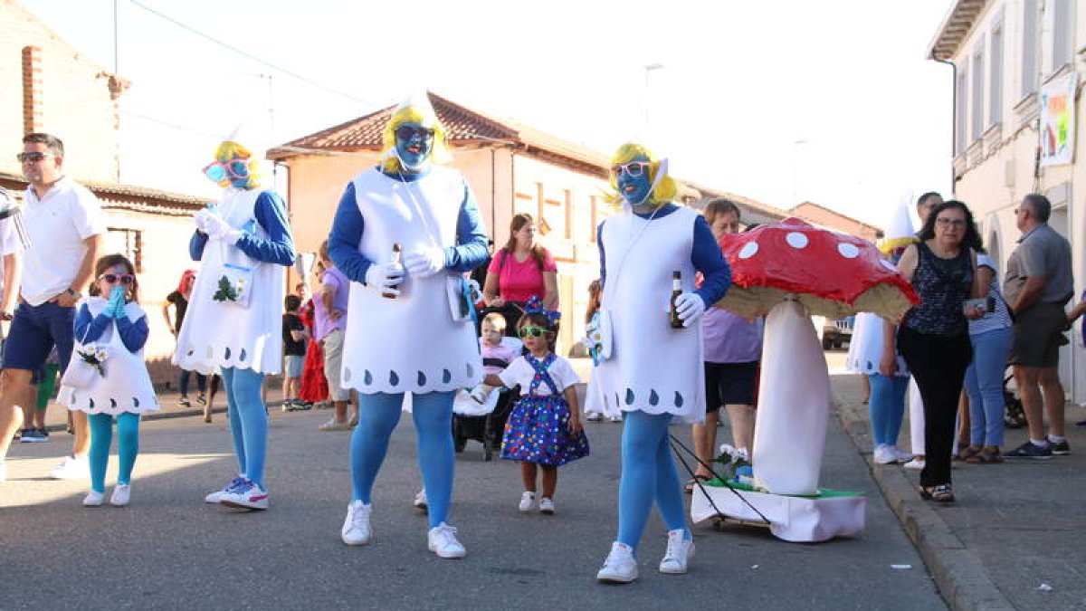 El desfile de difraces volverá a llenar de animación Toral de los Guzmanes este sábado. DL